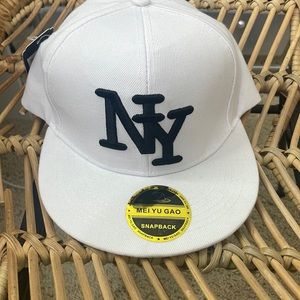 NWT New York Yankees snap back hat white